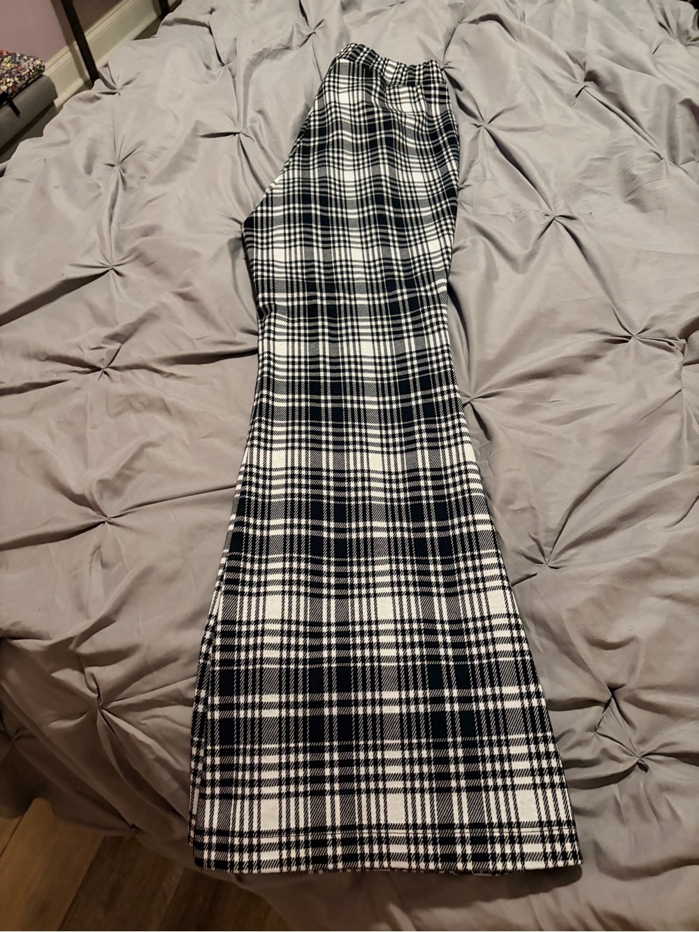 Black & White Plaid Flare pants - Women